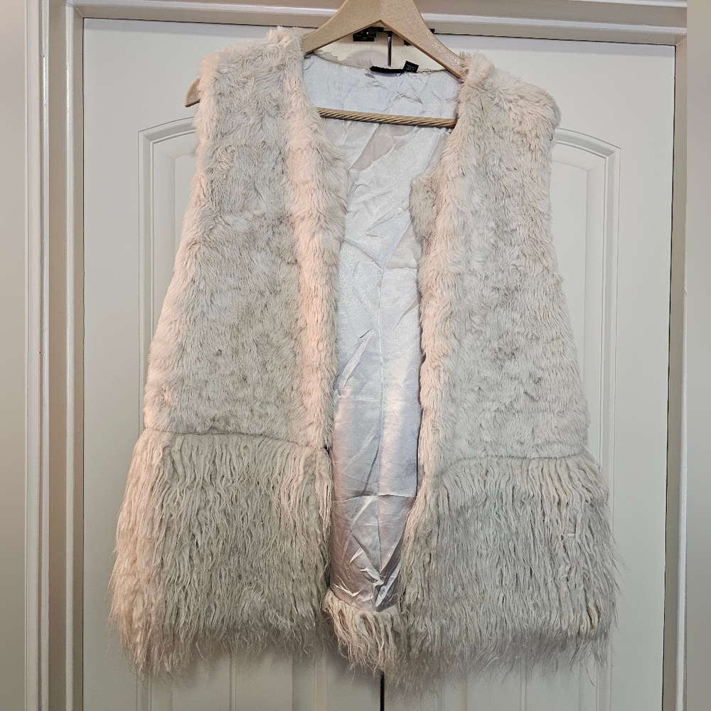 a.n.a Faux Fur Vest in Soft White